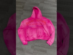 T-shirt com capuz desbotado.